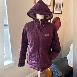 Mountain Hardware Womens size Medium down hooded jacket. Good condition.